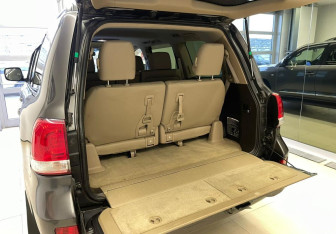 Подержанный автомобиль Toyota Land Cruiser Suv 2008 года (7 фото)