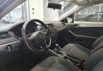 Подержанный автомобиль Volkswagen Jetta Sedan 2016 года (7 фото)