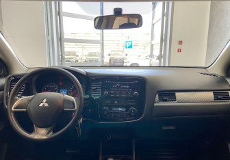 Подержанный автомобиль Mitsubishi Outlander 2013 года (10 фото)