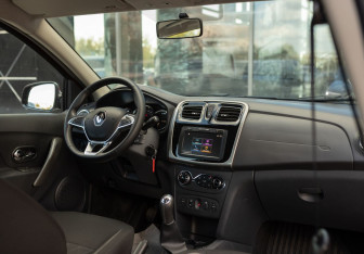 Подержанный автомобиль Renault Sandero 2020 года (10 фото)