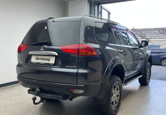Подержанный автомобиль Mitsubishi Pajero Sport 2011 года (4 фото)