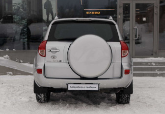 Подержанный автомобиль Toyota RAV4 2008 года (6 фото)