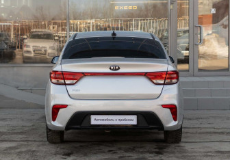 Подержанный автомобиль Kia Rio Sedan 2017 года (6 фото)