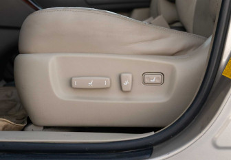 Подержанный автомобиль Lexus RX 2000 года (15 фото)