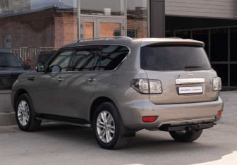 Подержанный автомобиль Nissan Patrol 2011 года (7 фото)
