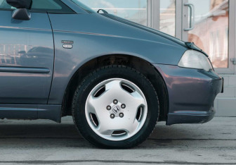 Подержанный автомобиль Honda Odyssey Compactvan 2002 года (9 фото)