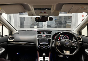 Подержанный автомобиль Subaru Levorg 2017 года (10 фото)