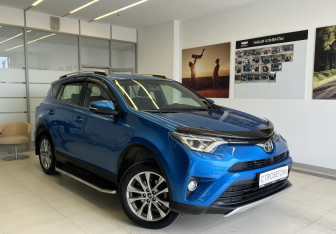 Подержанный автомобиль Toyota RAV4 2016 года (3 фото)