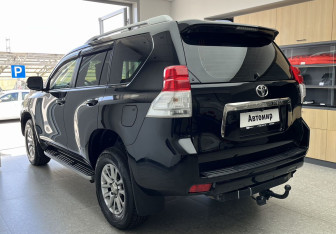 Подержанный автомобиль Toyota Land Cruiser Prado 2011 года (6 фото)