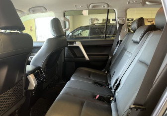 Подержанный автомобиль Toyota Land Cruiser Prado 2019 года (15 фото)