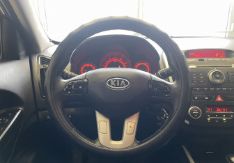 Подержанный автомобиль Kia Ceed Wagon 2011 года (12 фото)