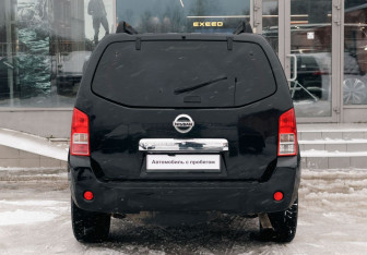 Подержанный автомобиль Nissan Pathfinder 2007 года (6 фото)