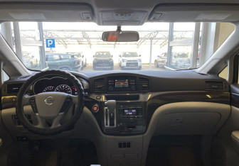 Подержанный автомобиль Nissan Quest 2013 года (11 фото)