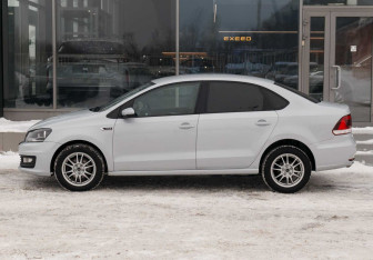 Подержанный автомобиль Volkswagen Polo Sedan 2018 года (8 фото)