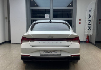 Подержанный автомобиль Hyundai Avante Sedan 2020 года (5 фото)