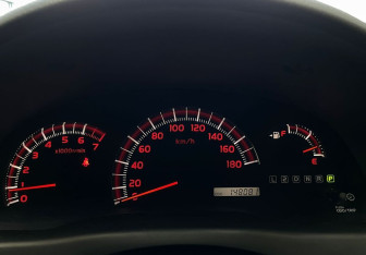 Подержанный автомобиль Toyota Ipsum 2005 года (14 фото)