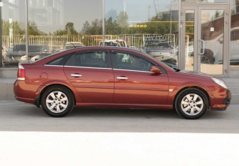 Подержанный автомобиль Opel Vectra Sedan 2006 года (4 фото)