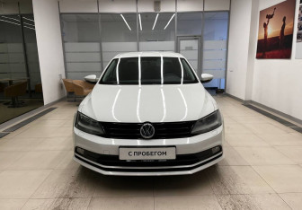 Подержанный автомобиль Volkswagen Jetta Sedan 2015 года (3 фото)