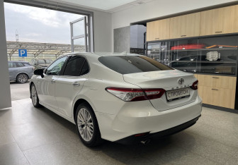 Подержанный автомобиль Toyota Camry Sedan 2018 года (5 фото)