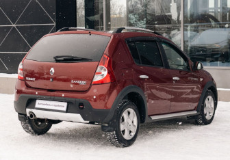 Подержанный автомобиль Renault Sandero 2013 года (5 фото)