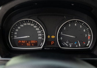 Подержанный автомобиль BMW X3 2007 года (13 фото)