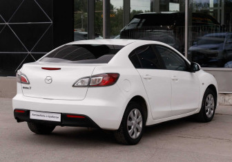 Подержанный автомобиль Mazda 3 Sedan 2011 года (5 фото)