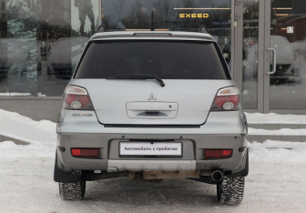 Подержанный автомобиль Mitsubishi Outlander 2004 года (6 фото)