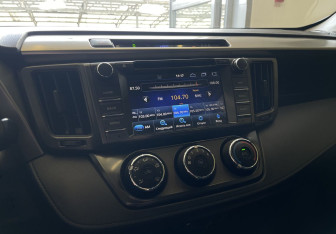 Подержанный автомобиль Toyota RAV4 2013 года (14 фото)
