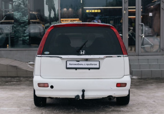 Подержанный автомобиль Honda Stream 2001 года (6 фото)