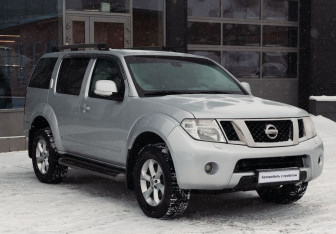 Подержанный автомобиль Nissan Pathfinder 2011 года (3 фото)
