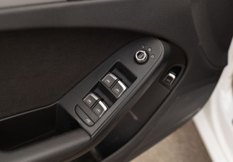 Подержанный автомобиль Audi A4 Sedan 2012 года (17 фото)