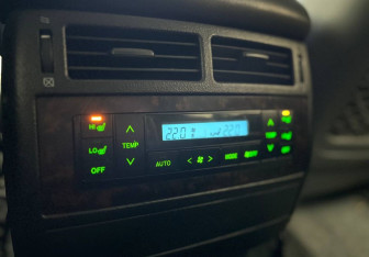 Подержанный автомобиль Toyota Land Cruiser Suv 2008 года (18 фото)