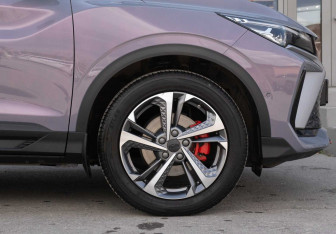Подержанный автомобиль Geely Coolray 2024 года (9 фото)