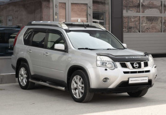 Подержанный автомобиль Nissan X-Trail 2013 года (3 фото)