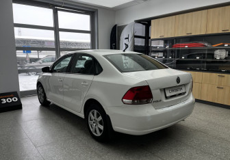 Подержанный автомобиль Volkswagen Polo Sedan 2012 года (6 фото)