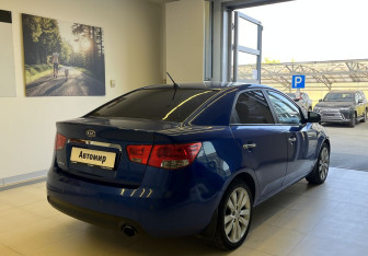 Подержанный автомобиль Kia Cerato Sedan 2010 года (4 фото)