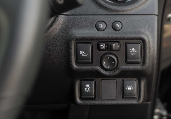 Подержанный автомобиль Nissan Note 2017 года (19 фото)