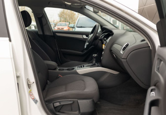 Подержанный автомобиль Audi A4 Sedan 2012 года (20 фото)