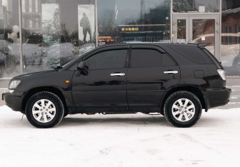 Подержанный автомобиль Toyota Harrier 2000 года (8 фото)