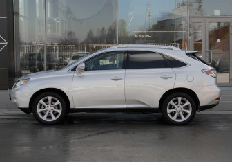 Подержанный автомобиль Lexus RX 2009 года (8 фото)