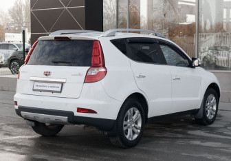 Подержанный автомобиль Geely Emgrand X7 2016 года (5 фото)