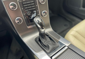 Подержанный автомобиль Volvo S60 2015 года (17 фото)