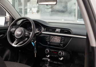 Подержанный автомобиль Kia Rio Hatchback 2019 года (10 фото)