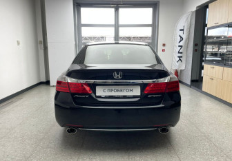 Подержанный автомобиль Honda Accord Sedan 2013 года (6 фото)