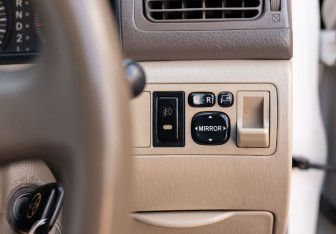 Подержанный автомобиль Toyota Corolla Sedan 2002 года (16 фото)