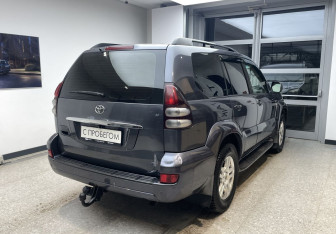 Подержанный автомобиль Toyota Land Cruiser Prado 2005 года (5 фото)