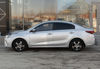 Подержанный автомобиль Kia Rio Sedan 2017 года (8 фото)