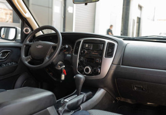 Подержанный автомобиль Ford Escape 2008 года (10 фото)