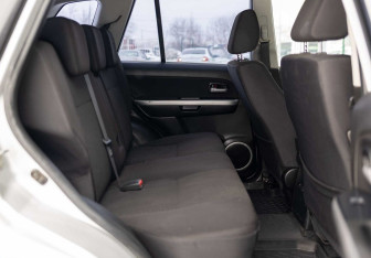 Подержанный автомобиль Suzuki Grand Vitara 2010 года (17 фото)