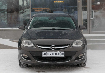 Подержанный автомобиль Opel Astra Sedan 2012 года (2 фото)